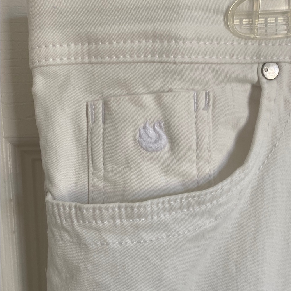 Gloria Vanderbilt White Capris - Picture 2 of 8